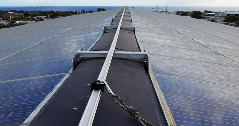 Horizontales Schienensystem ALTIRAIL bei VERTIC auf Photovoltaikanlage