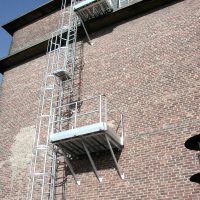 VERTIC massgeschneidertes System: Steigleiter