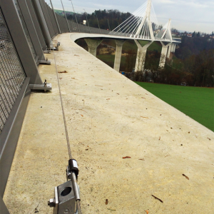 Horizontales Seilsicherungssystem ALTILIGNE bei VERTIC auf La Poya Brücke in Schweiz