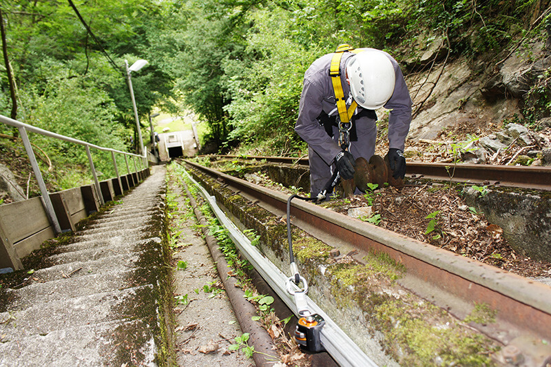 Geneigtes Fallschutsystem COMBIRAIL VERTIC
