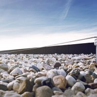 Horizontales Seilsicherungssystem ALTILIGNE bei VERTIC auf Dach aus Beton