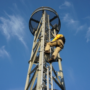 Vertikales Fallschutsystem VERTILIGNE VERTIC auf Masten