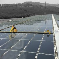 Horizontales Seilsicherungssystem BATILIGNE bei VERTIC auf Photovoltaikanlage